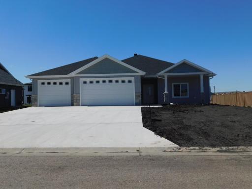4203 Pine Parkway S, Fargo, ND 58104