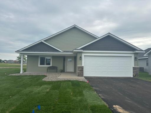 724 Cherrywood Lane NE, Isanti, MN 55040