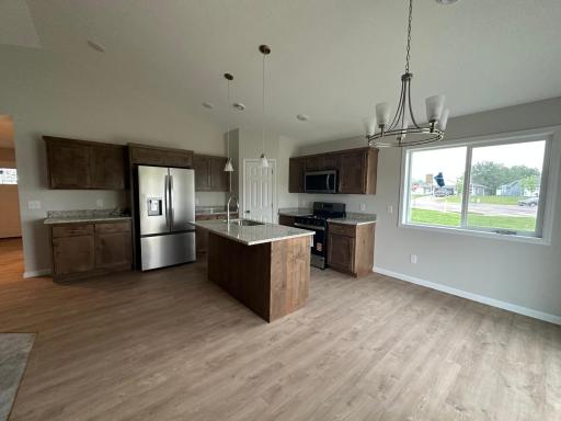 724 Cherrywood Lane NE, Isanti, MN 55040