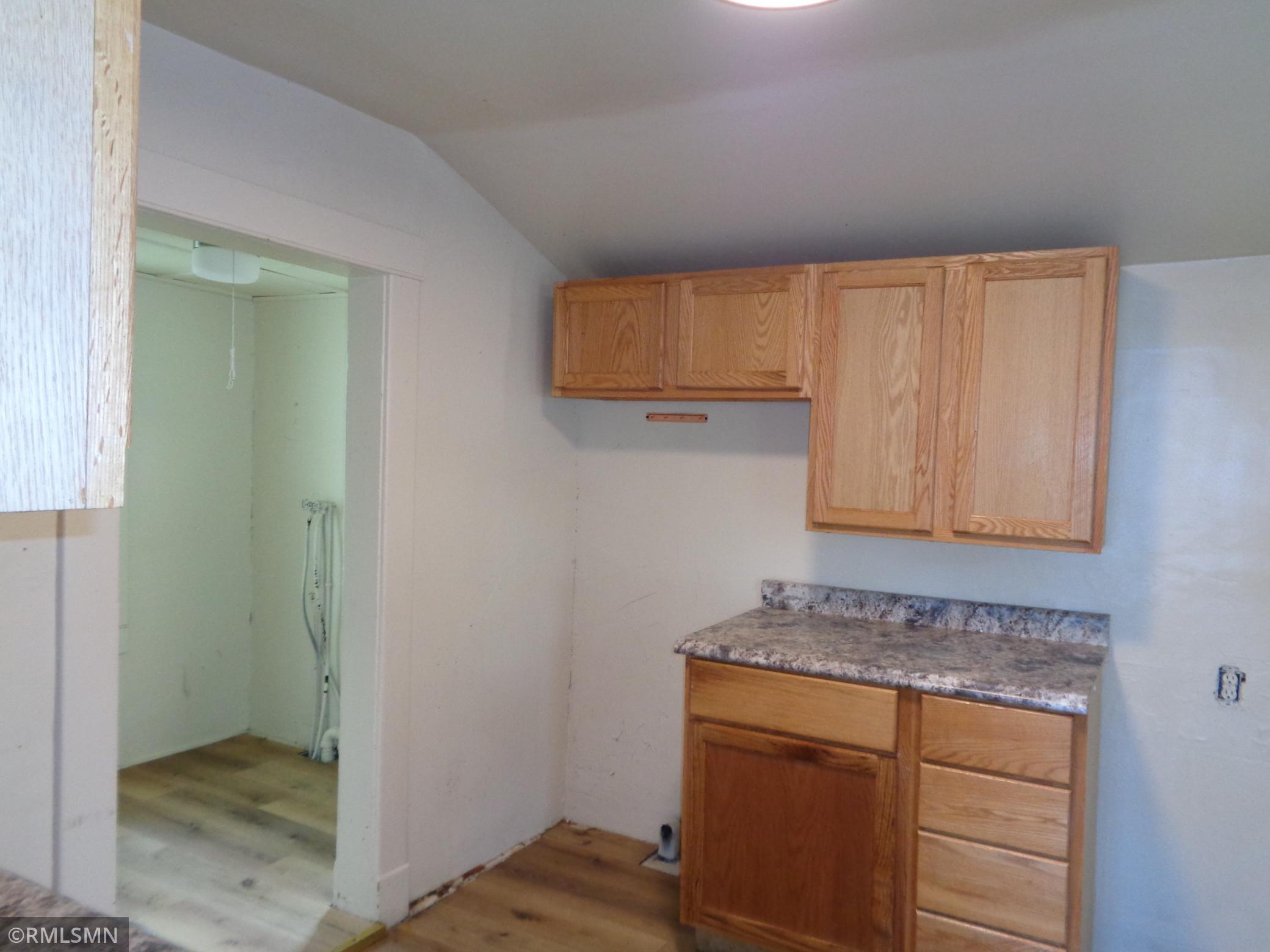 Kitchen 2.JPG