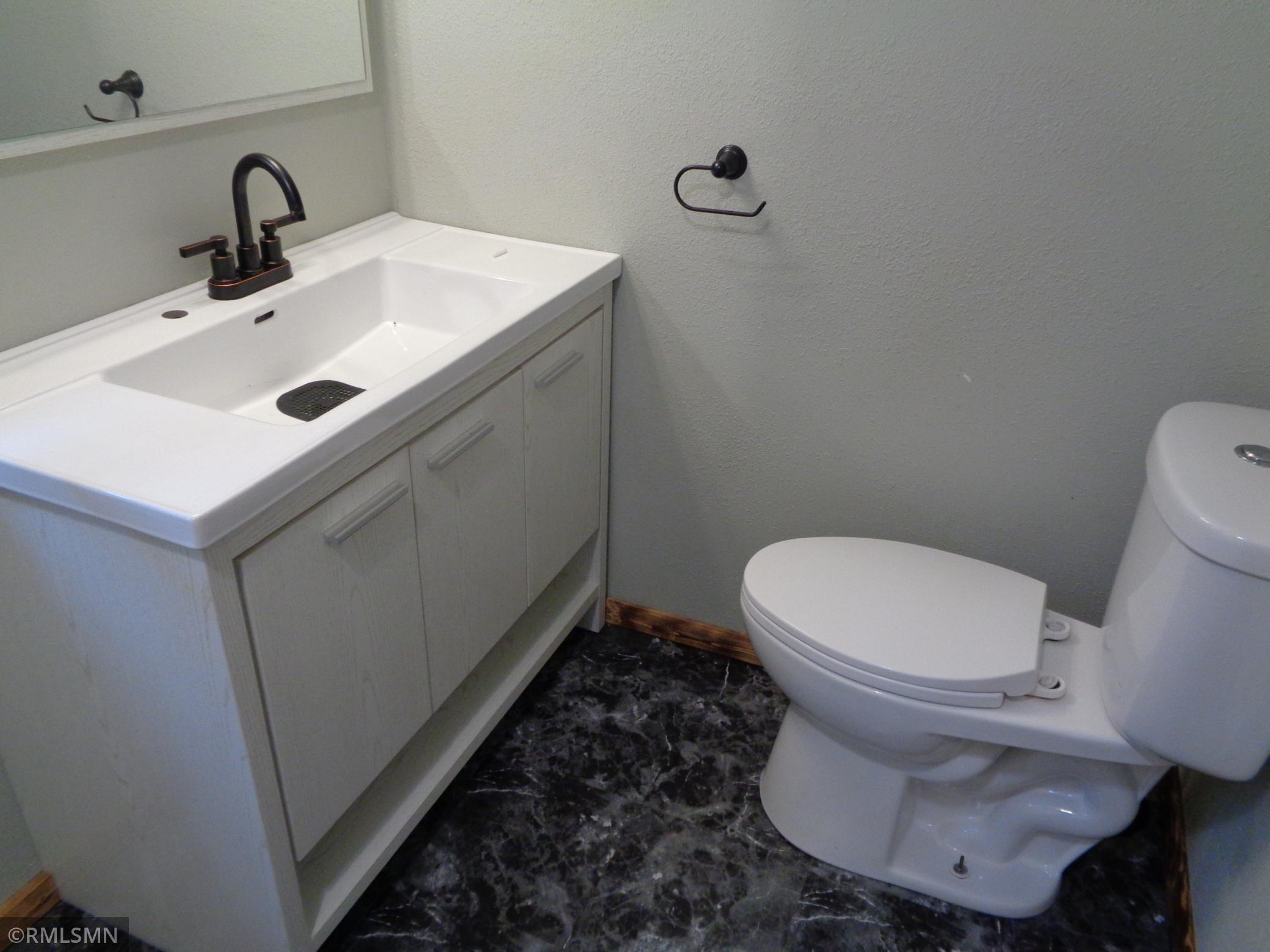Bathroom 2.JPG