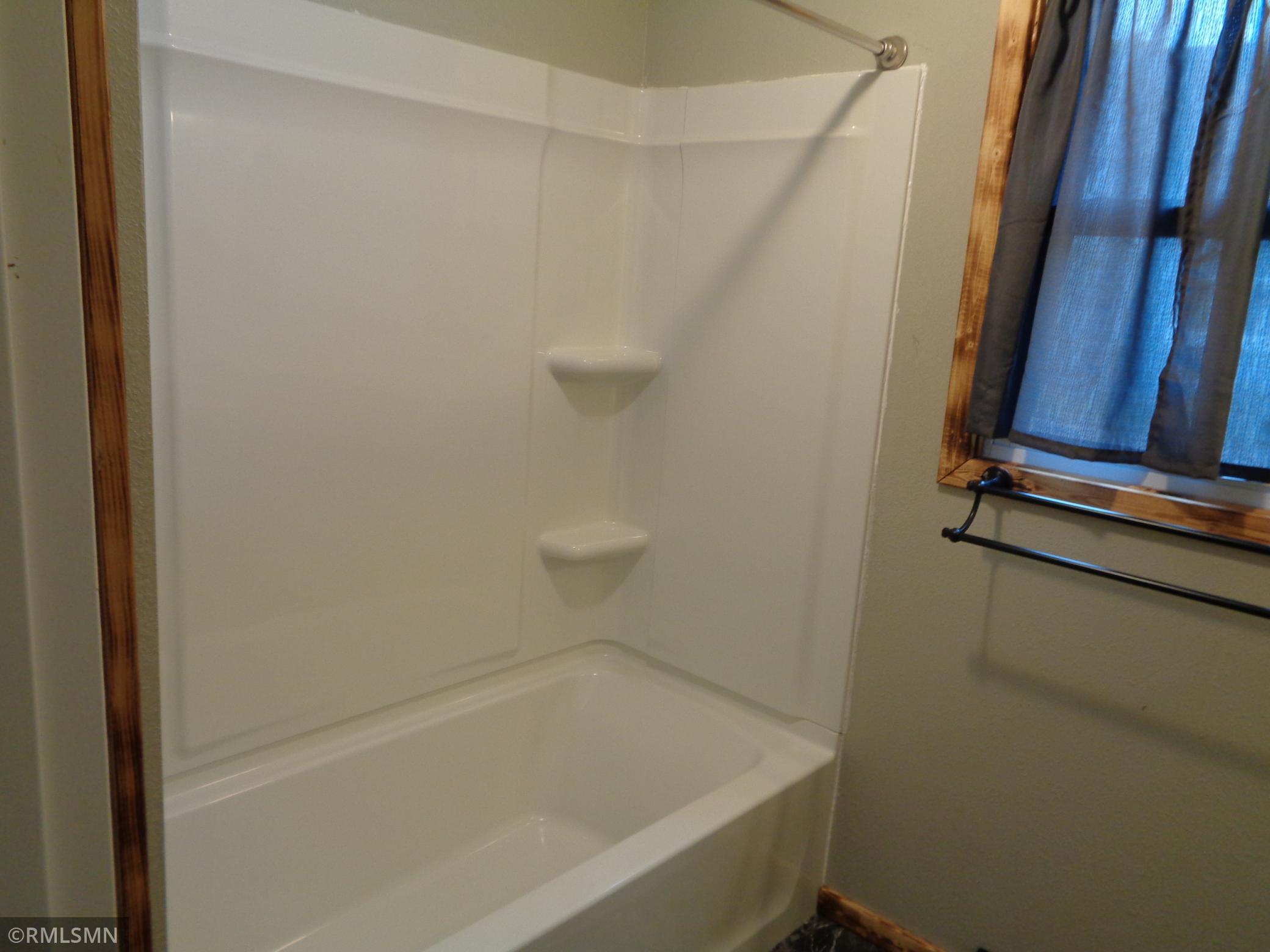 Bathroom 3.JPG