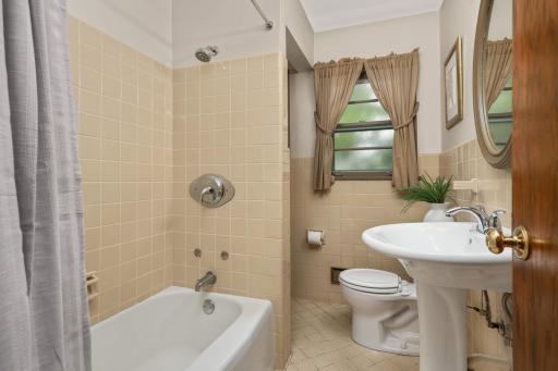 8632 Clinton Avenue S, Minneapolis, MN 55420
