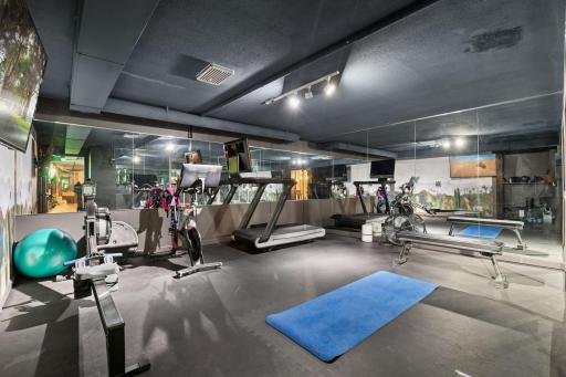Exercise room. 20025 Manor Road - Spacecrafting - 0087.jpg