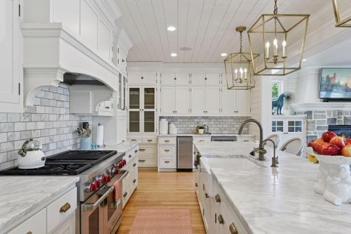820 Old Crystal Bay Road S, Wayzata, MN 55391