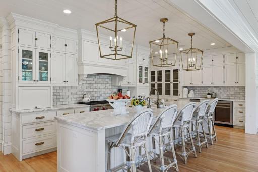 820 Old Crystal Bay Road S, Wayzata, MN 55391