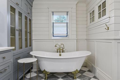 820 Old Crystal Bay Road S, Wayzata, MN 55391