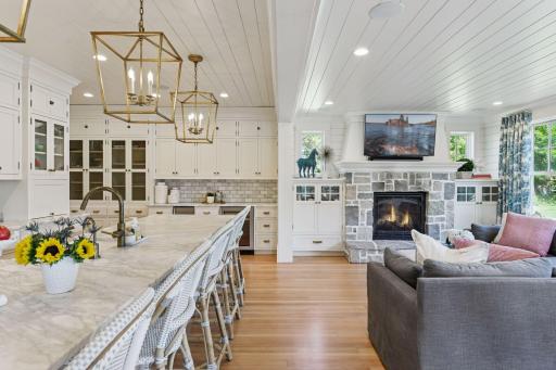 820 Old Crystal Bay Road S, Wayzata, MN 55391