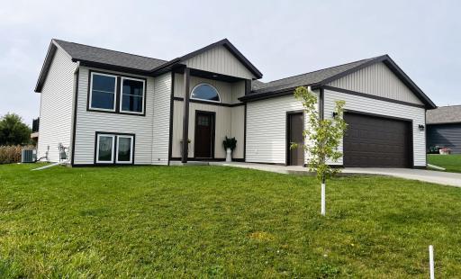 615 7th Avenue NE, Plainview, MN 55964