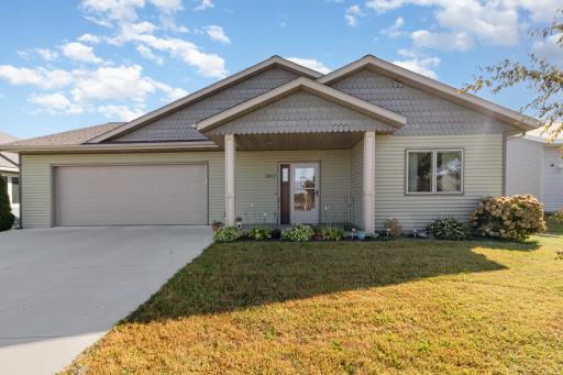 2017 custom built grand 1885 sf patio home welcomes you.