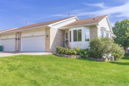 This single level end-unit is calling your name!