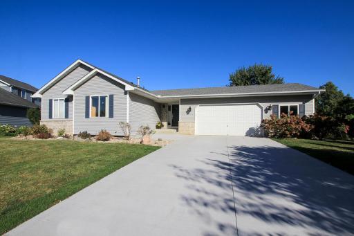 1305 Lakeside Circle, Buffalo, MN 55313