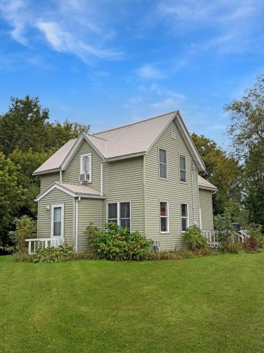 305 E Garfield Street, Hendricks, MN 56136