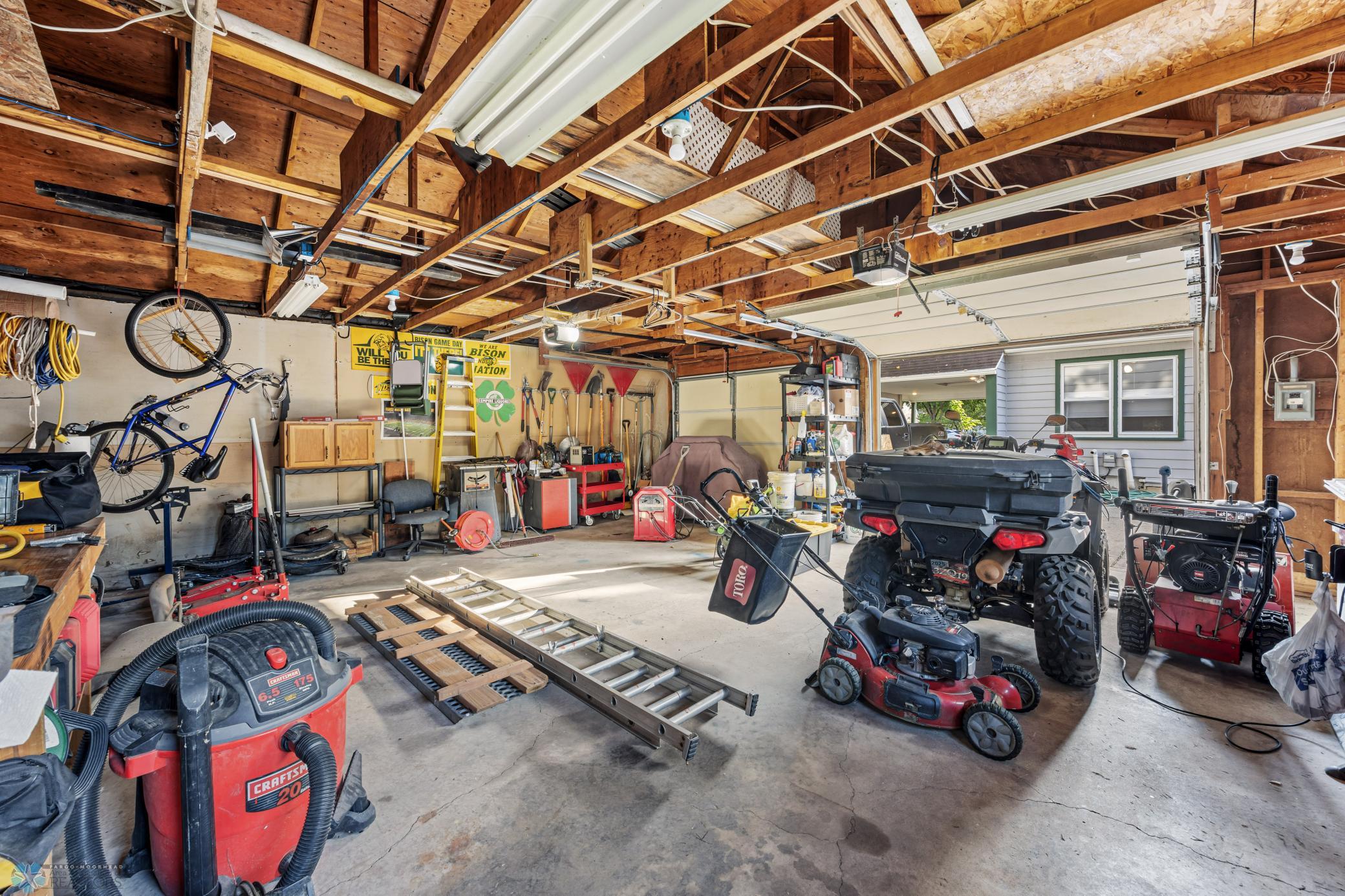 600 sq ft