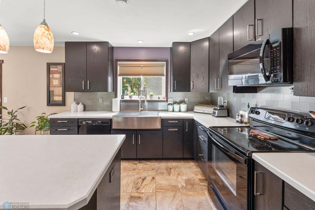 Kitchen view 3, black slate & stainless appliances