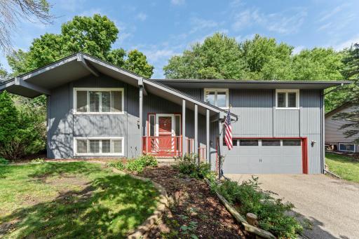 7406 Laredo Drive, Chanhassen, MN 55317