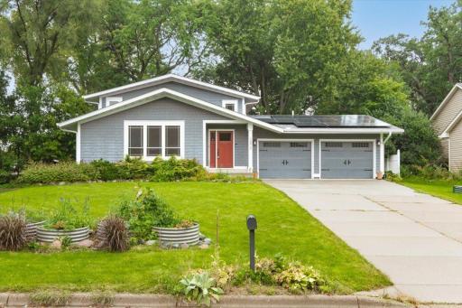 1075 Sherren Street W, Saint Paul, MN 55113