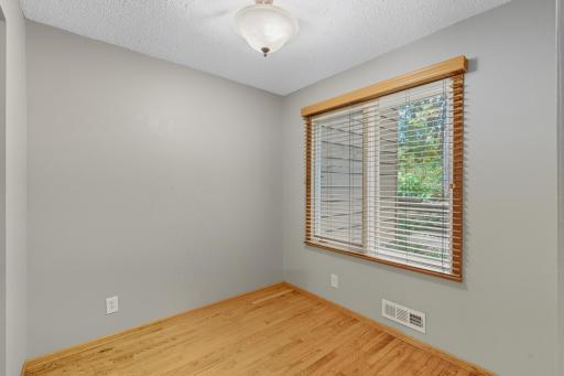 Your additional front room can be used as you like: reading, hobby, office or additional dining - you choose!