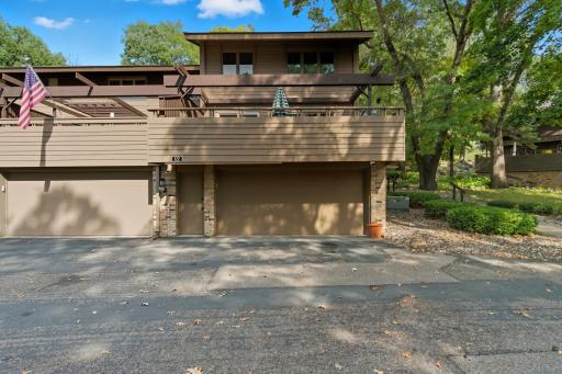 122 Birnamwood Drive, Burnsville, MN 55337