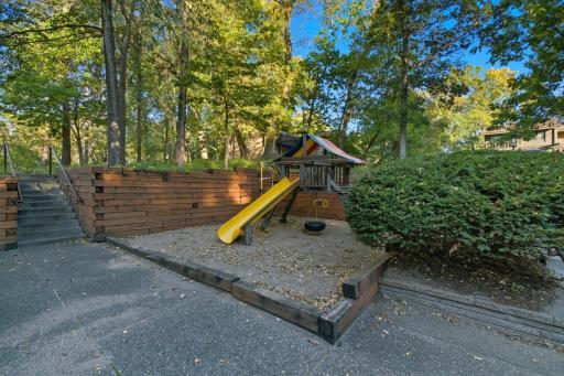 122 Birnamwood Drive, Burnsville, MN 55337