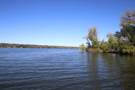 Enjoy the many views from 1100 feet of lakeshore