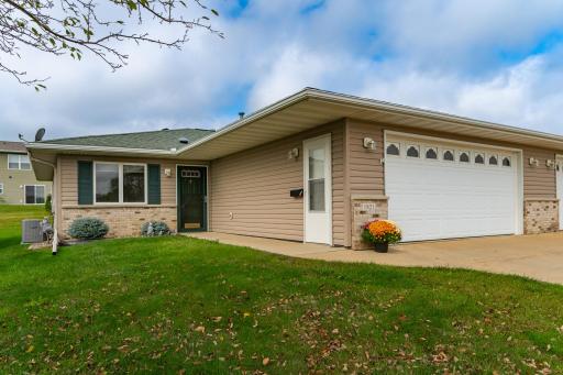 1821 Clubhouse Drive NE, Stewartville, MN 55976