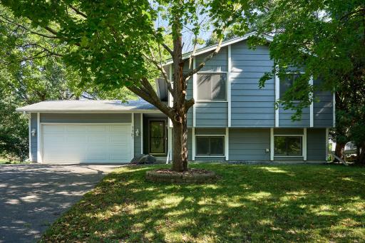 9863 Balmoral Lane, Eden Prairie, MN 55347