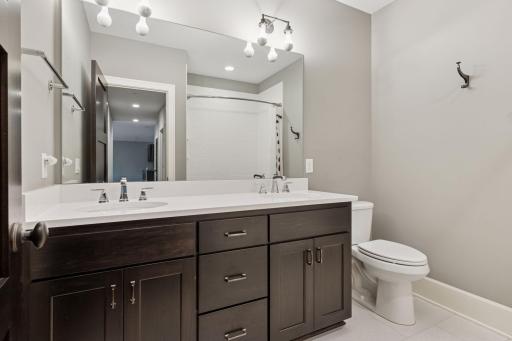 648 Sunset Lane, Mendota Heights, MN 55118