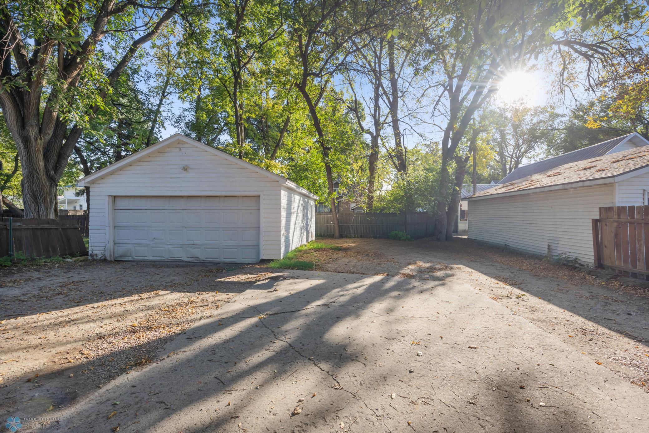 Garage and 2 Extra Parking Spots