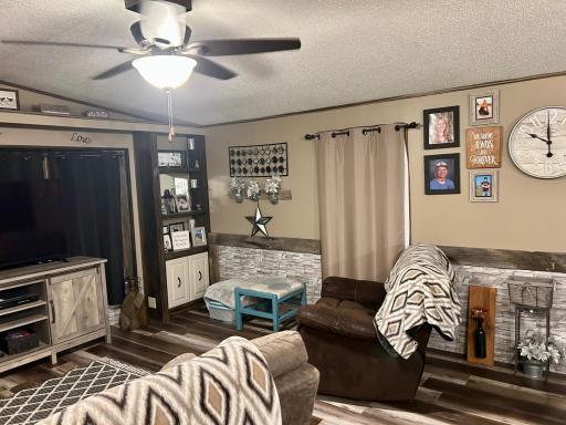 537 2nd Street, Greenbush, MN 56726