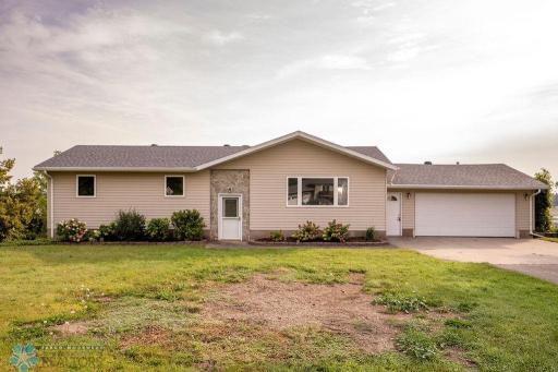 4084 4th Avenue NW, Jamestown, ND 58401