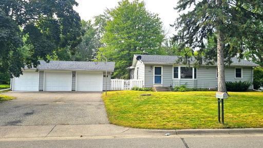 Tucked in to a quiet neighborhood, yet minutes from all West Metro conveniences!