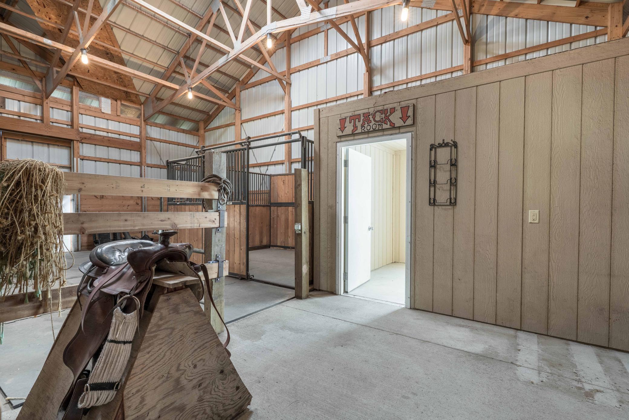 3330 30th Ave N-460.jpg