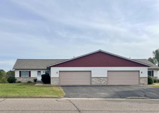 1016 W Ridge Court, New Richmond, WI 54017