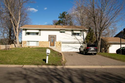 6748 Edgewood Avenue N, Minneapolis, MN 55428