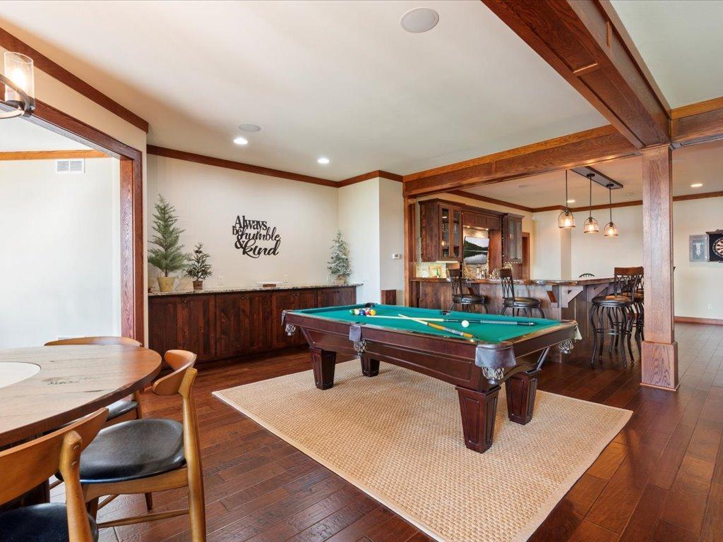 Entertainment Room & Bar