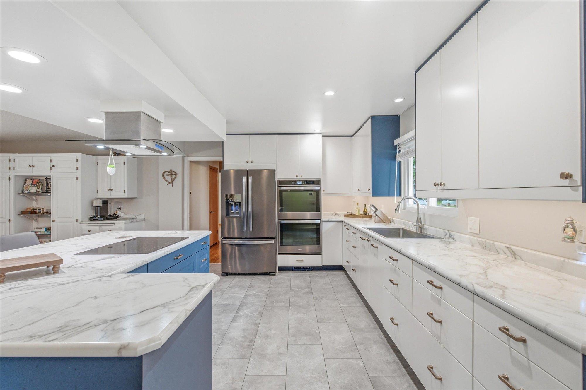 A bright, open kitchen blends style, function, and modern finishes.