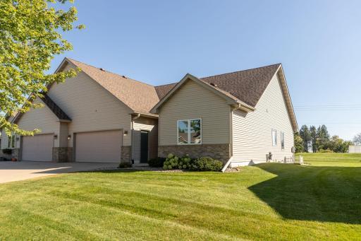 2425 Mossy Creek Drive NE, Owatonna, MN 55060