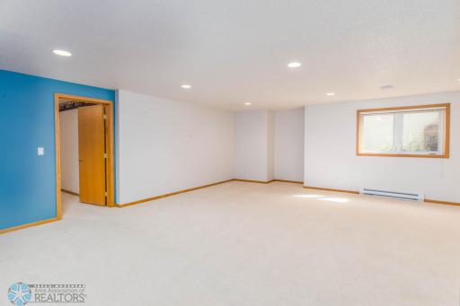 318 44th Avenue S, Moorhead, MN 56560