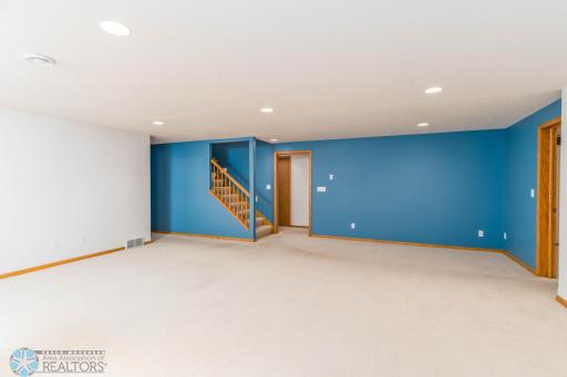 318 44th Avenue S, Moorhead, MN 56560