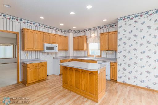 318 44th Avenue S, Moorhead, MN 56560