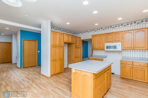 318 44th Avenue S, Moorhead, MN 56560
