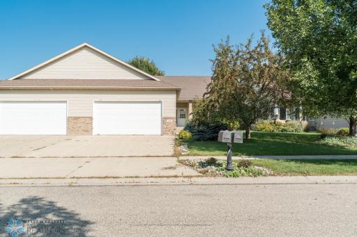 318 44th Avenue S, Moorhead, MN 56560