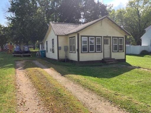 706 4th Avenue SE, Waseca, MN 56093