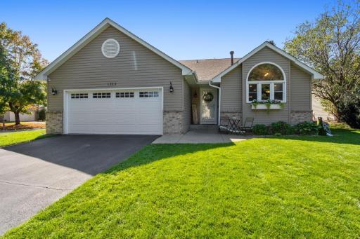 This beautiful home is updated inside and out and is located on a dead end cul-de-sac within the heart of Woodbury. Just a block from Seasons Park with miles of paved walking & bike trails, playground & ball fields! New roof & furnace 2022, AC 2021.