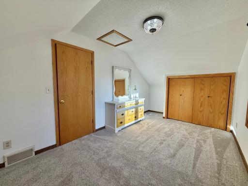 212 Saint Paul Avenue N, Thief River Falls, MN 56701