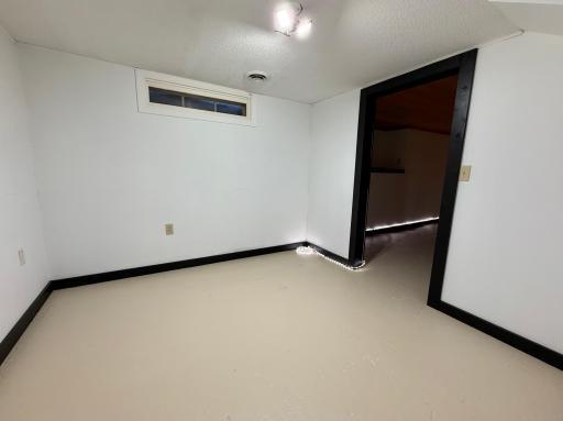 212 Saint Paul Avenue N, Thief River Falls, MN 56701