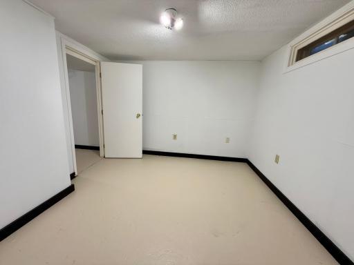 212 Saint Paul Avenue N, Thief River Falls, MN 56701
