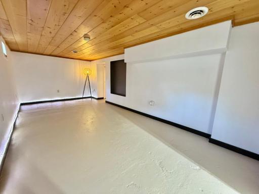 212 Saint Paul Avenue N, Thief River Falls, MN 56701
