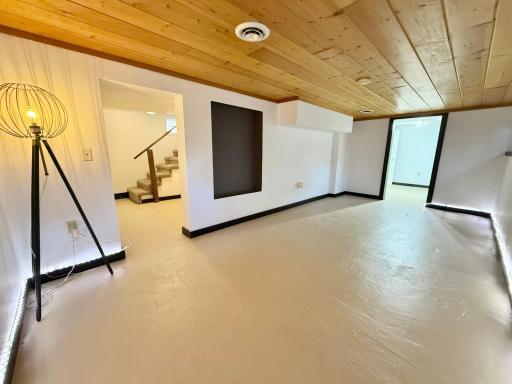 212 Saint Paul Avenue N, Thief River Falls, MN 56701